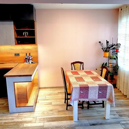 Beachside Center # 3 Apartment Warna