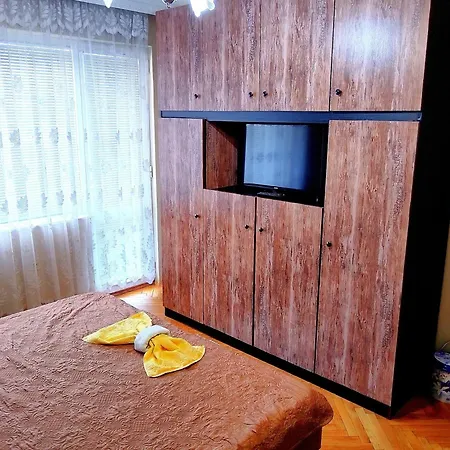 Beachside Center # 3 Apartment