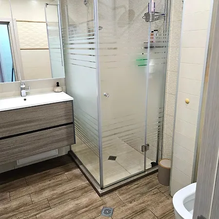 Beachside Center # 3 Apartment